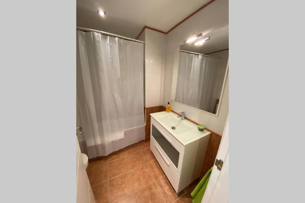 Apartamento Completo Muy Cerca Del Centro Ideal Para Familias Con Piscina Фигерас Экстерьер фото